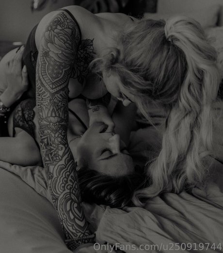 sarahmeeeow pornostar heiße fotos