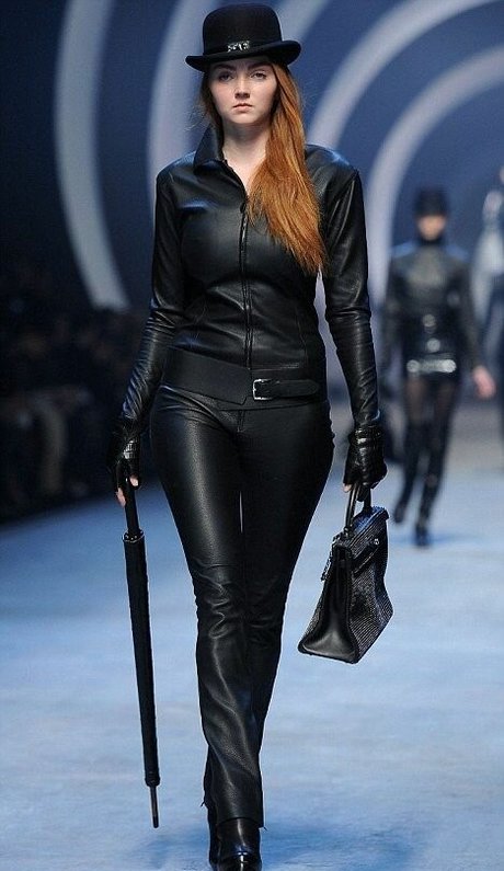 Lily Cole perfekte akt archiv