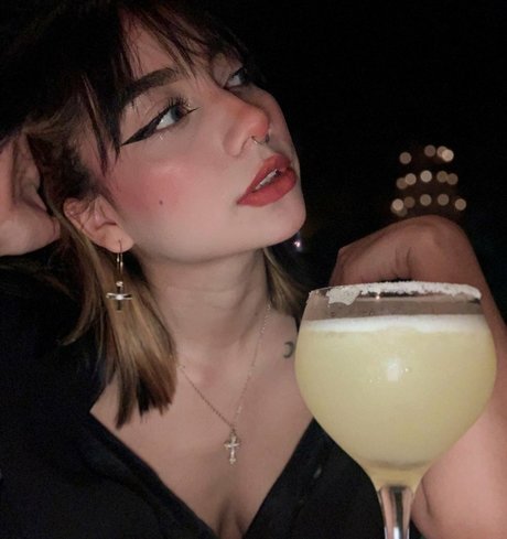 Tani Castaneda hd top bilder