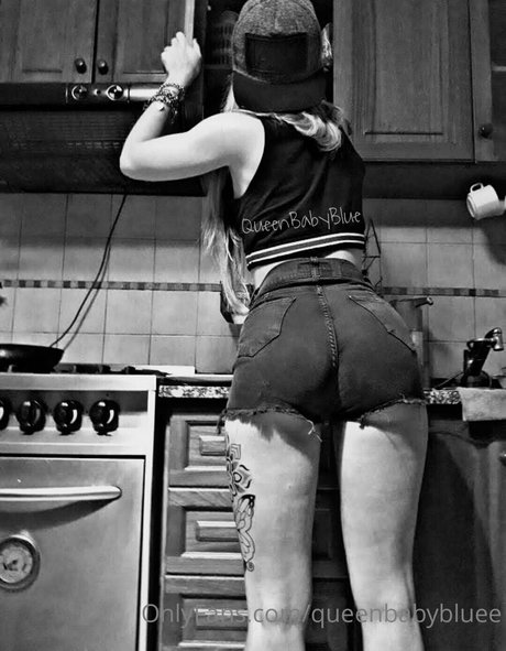 queenbabybluee hübsche pornografische archiv