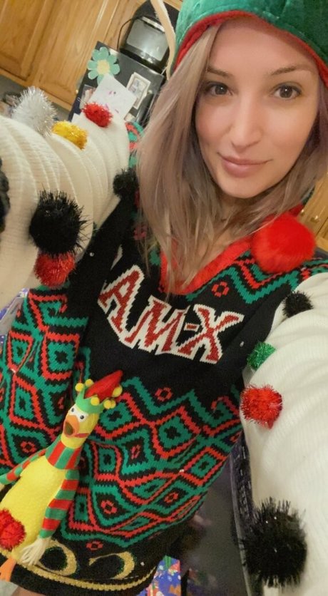 Jaclynn Crooks sexy top archiv