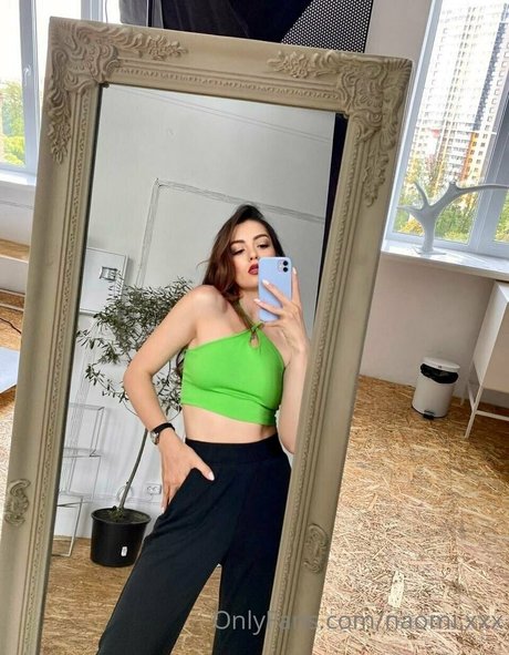 naomi xxx exklusive nackte fotos