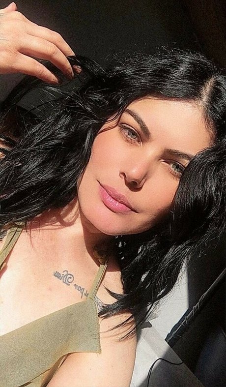 Esmeralda Grieco top sexy fotos