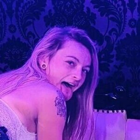 Tyarah Dziedzic hd akt bilder