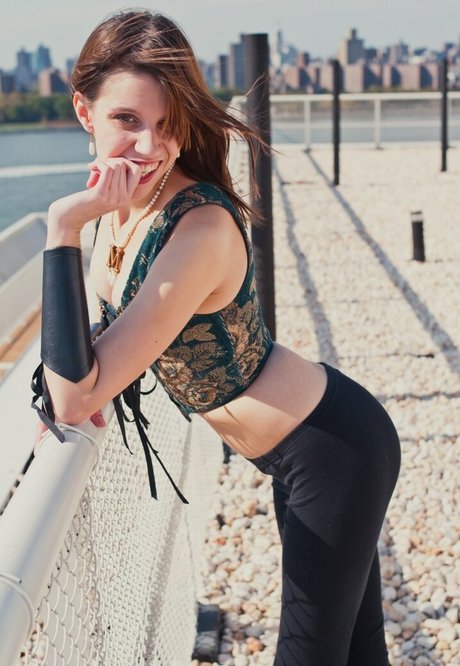 Athena Reddy hübsche nackt foto