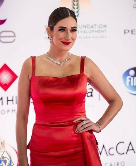 Amina Khalil nette pornostar bilder