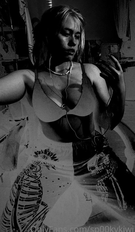 sp00kykiwi schöne nackten bild