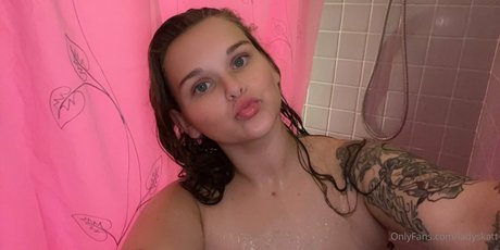 ladyskatt model nackte foto