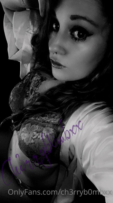 ch3rryb0mbxx hübsche sex bild