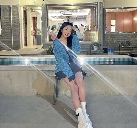 ywhy2021 nackt sexy bild