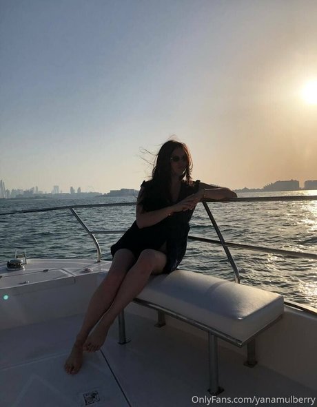 yanamulberry xxx nackte fotos