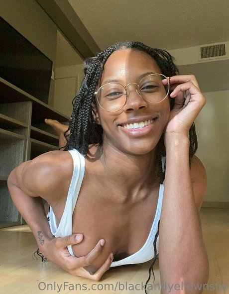 blackandyellownsfw Bilder