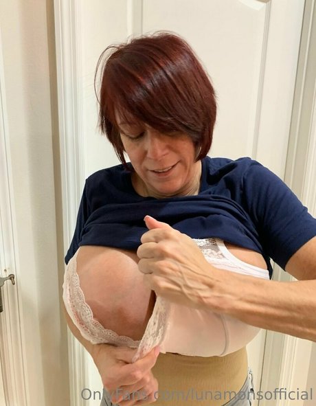 lunamonsofficial nackt heiße bilder