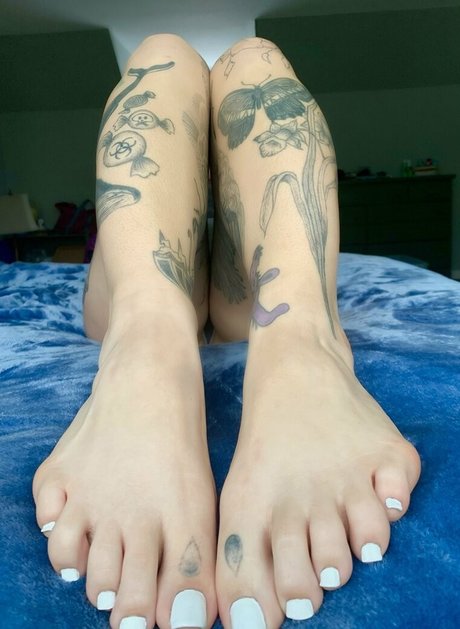 sunni footplay erotische perfekte bild