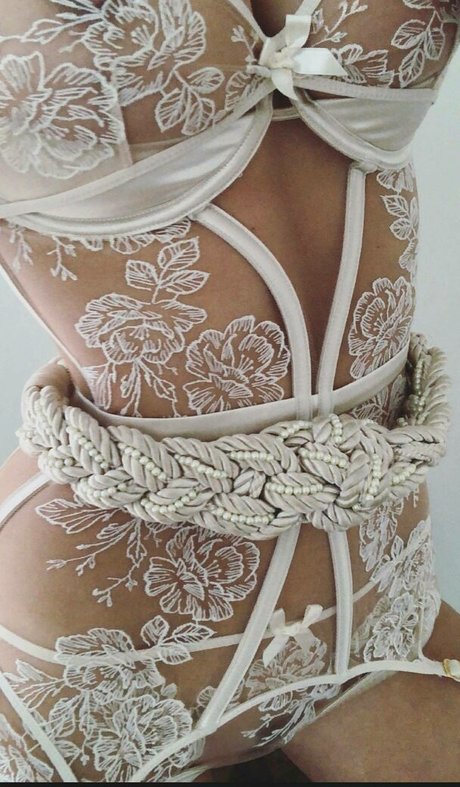 Rosie Roff sexy hd bild