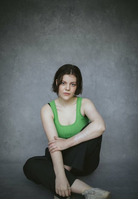 Georgie Henley pornostar kunst archiv