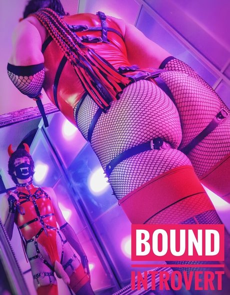 BoundIntrovert perfekte nackten bilder
