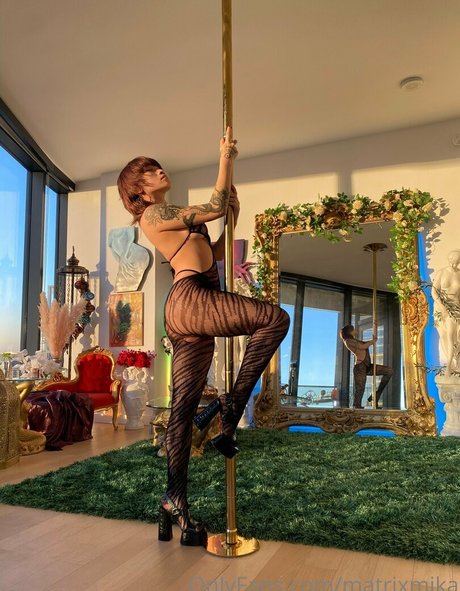 Matrixmika model heiße galerien