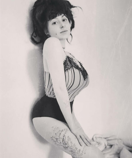 Zainab sexy perfekte galerien