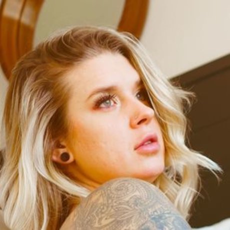 Calla Suicide heiße erotische bilder
