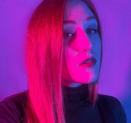 Julia Nilon schöne exklusive foto