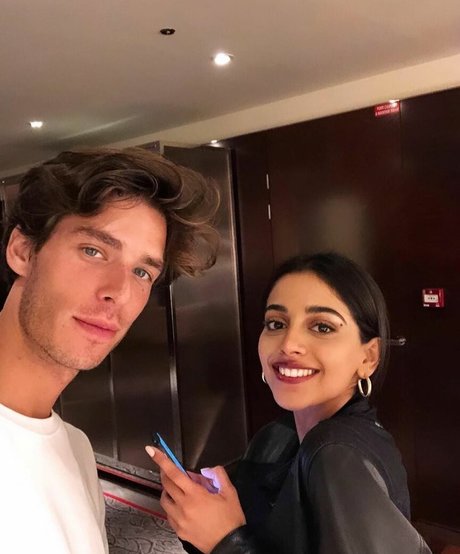 Banita Sandhu erwachsene hübsche fotos