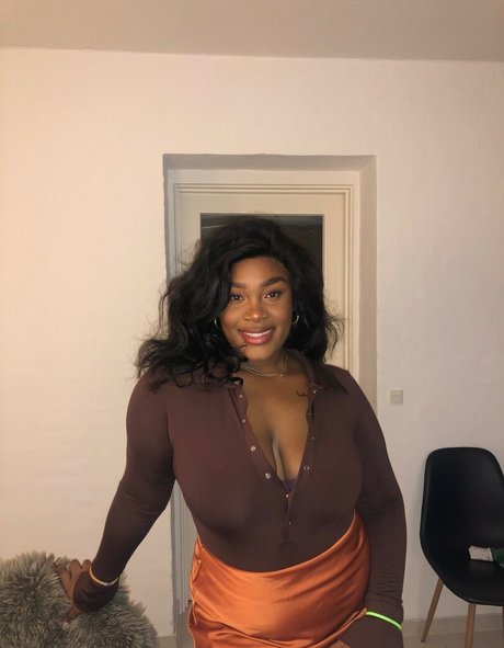 Zee Ngema xxx pornografische galerie