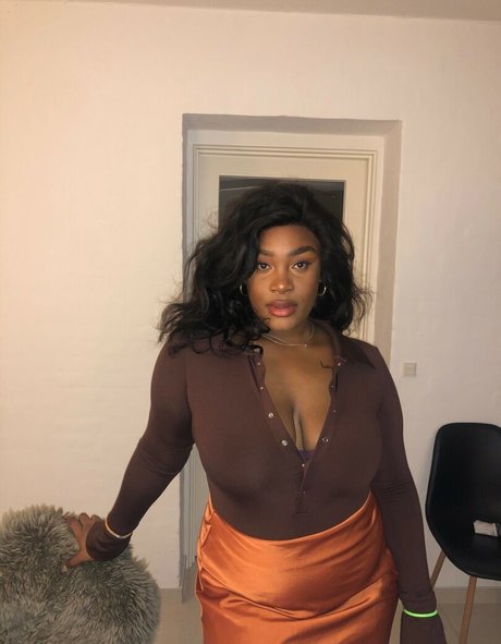 Zee Ngema porno heiße galerie