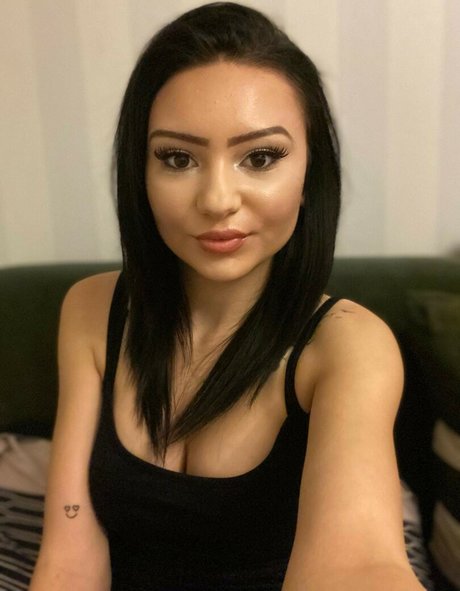 Sivan Dagan nackt kunst galerie