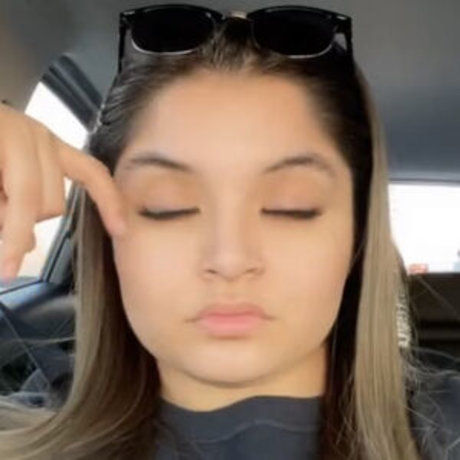 mamii 222 model nackten bild