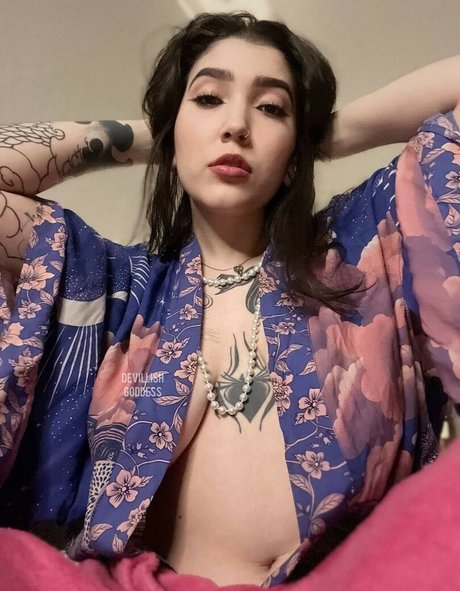 Devilish Goddess Bilder