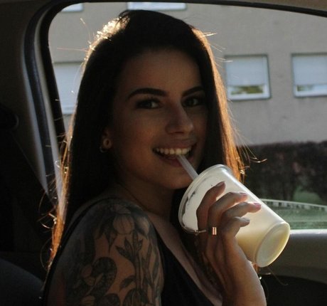 Ayliner pornostar schöne fotos