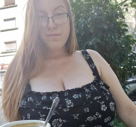 Blondy1 model akt bilder