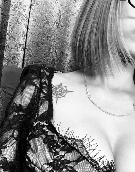 Akansha Laida nackt heiße bilder