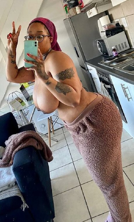 Bootymanda kunst nackte bild