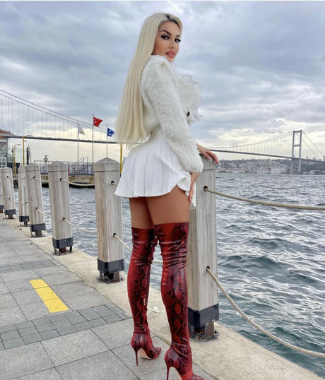 Jelena Savic kunst heiße foto