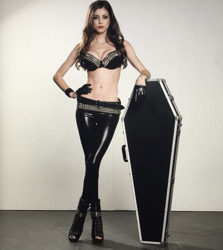 LeeAnna Vamp hd freie bilder