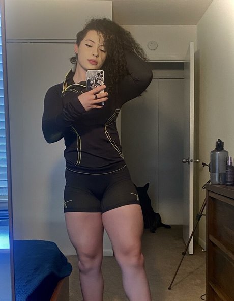 Curly Exotic nackt exklusive bilder