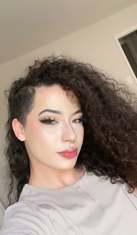 Curly Exotic top hd fotos