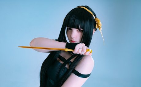 Atamasha model nackt galerie