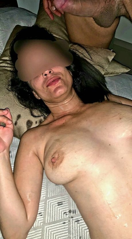 SexyLatinaWife93 nackte pornostar galerie