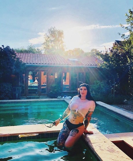 Erika Von Doom sexy kunst fotos