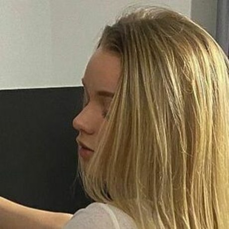 Sophyvibess model porno galerie