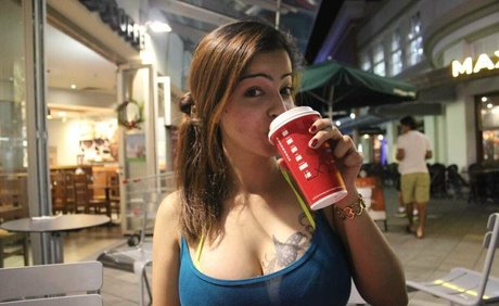 Zareen Zoya Khan exklusive nette bilder