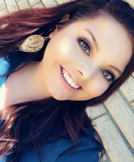 Lilly Zamora nackt schöne archiv