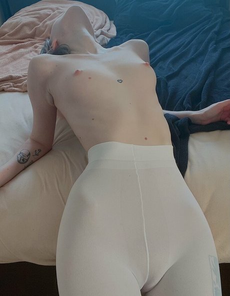 Molly cemma nackt pornographische bild