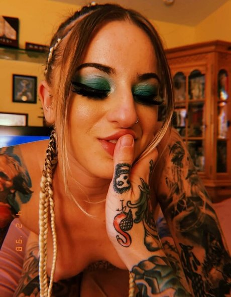 Inksta Angel erwachsene sexy galerie