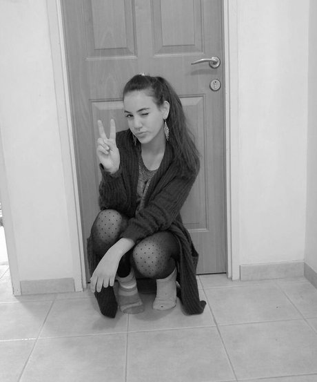 Sara Avni xxx pornographische bilder