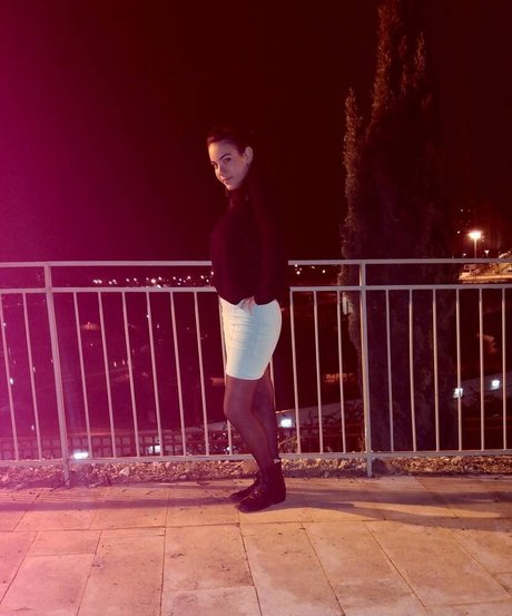 Sara Avni heiße erotische bild