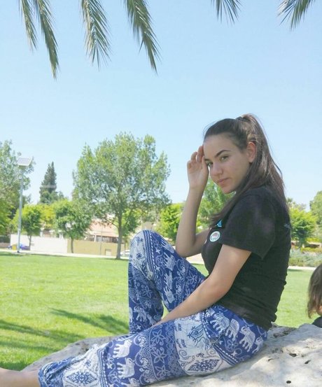 Sara Avni nackt hd galerien